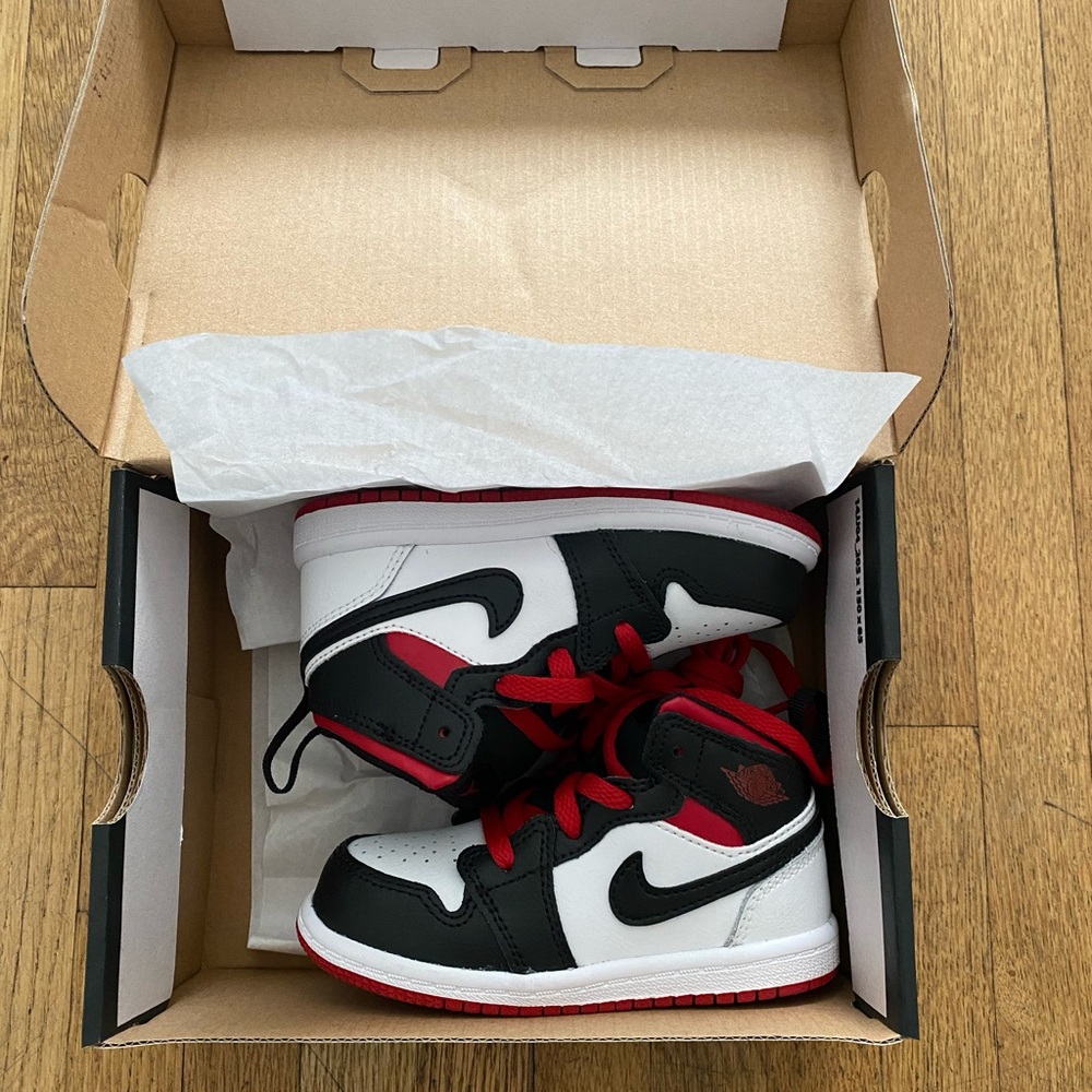 Jordan Toddler Air Jordan 1 Mid Basketball Shoes (Toddler Size 7)